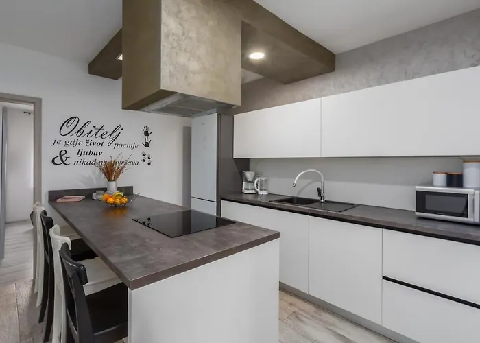 Lena Apartment Pula