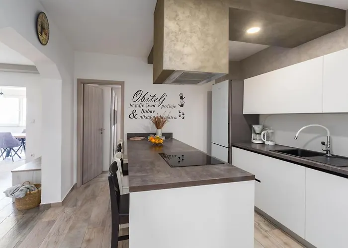 Lena Apartment *