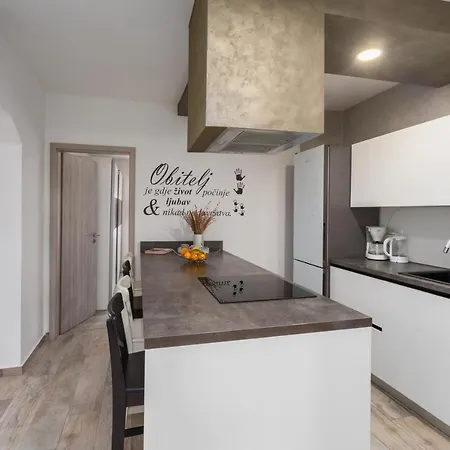Lena Apartment *