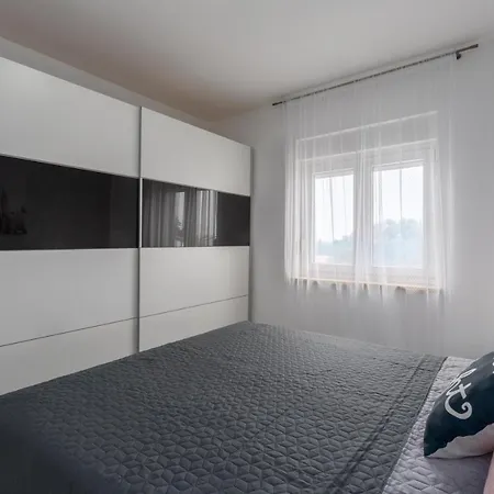 Apartment Lena Pula